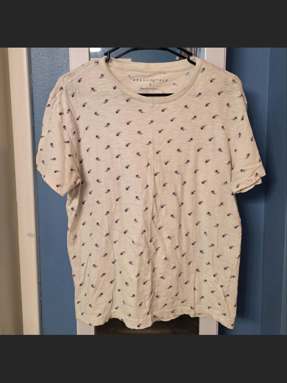 Aeropostale Men's Cream Short Sleeve Tee with Navy Palm Print